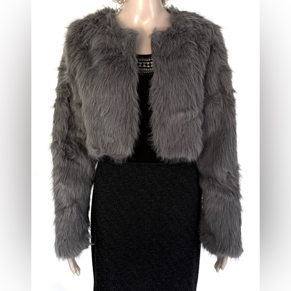 Amazhiyu Women's Cropped Faux Fur Gray Cardigan/Jacket Size Medium New with Tags